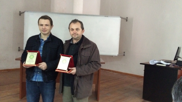 Gururmuz Yrd.Doç.Dr.Muhammet ALTAYTAŞ ve İç Hastalıkları Uzmanı Dr.Ali GÖKYER e Derneğimizden Plaket