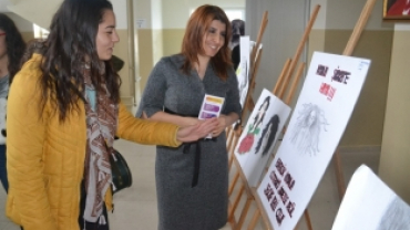 Öğrenciler kadına şiddete dikkat çekti