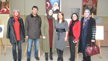 Öğrenciler kadına şiddete dikkat çekti